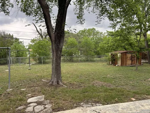 439 Sandalwood Ln, San Antonio, TX 78216