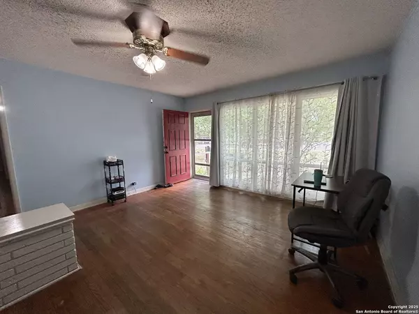 439 Sandalwood Ln, San Antonio, TX 78216