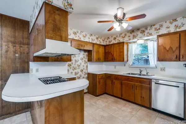 426 Zephyr, Windcrest, TX 78239