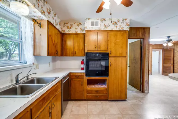 426 Zephyr, Windcrest, TX 78239