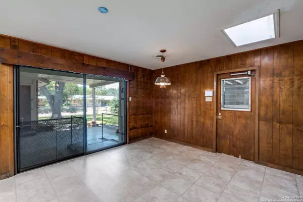 426 Zephyr, Windcrest, TX 78239