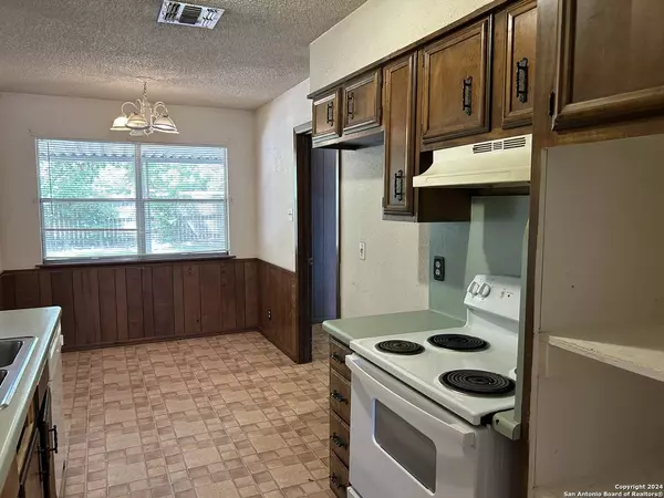 4910 El Gusto, San Antonio, TX 78233