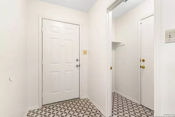 642 Freiling, San Antonio, TX 78213