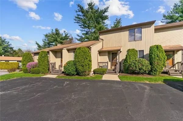 69 Kristee CIR, West Warwick, RI 02893