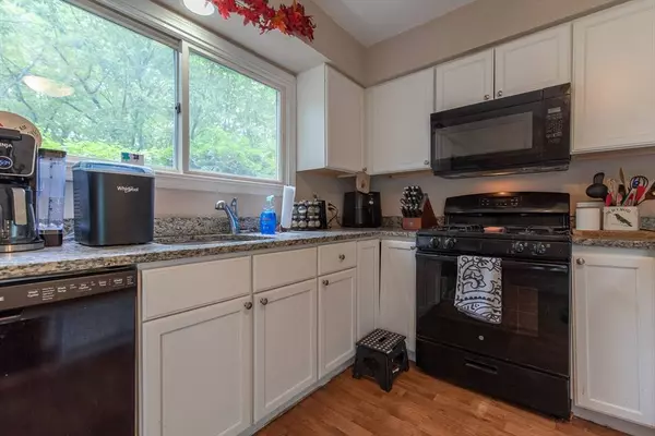 15 Loyalist Dr #15B, Uxbridge, MA 01569