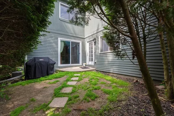 15 Loyalist Dr #15B, Uxbridge, MA 01569