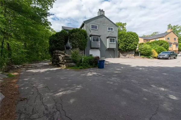 15 Loyalist DR #15B, Uxbridge, MA 01569