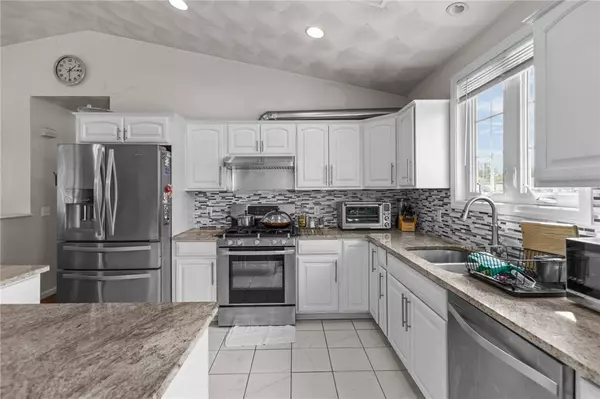 31 Boccia CT, Warwick, RI 02888