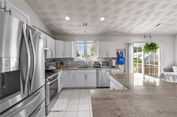 31 Boccia CT, Warwick, RI 02888