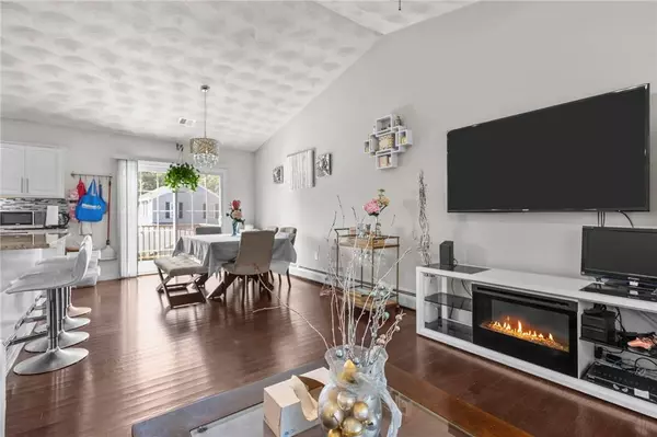 31 Boccia CT, Warwick, RI 02888