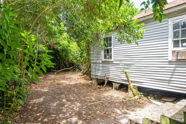 12 Poinsett St, Charleston, SC 29403