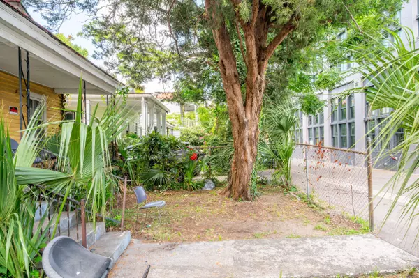 12 Poinsett St, Charleston, SC 29403