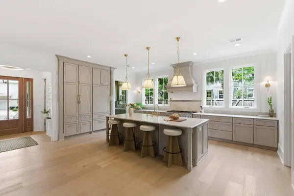 677 Ferry St, Mount Pleasant, SC 29464