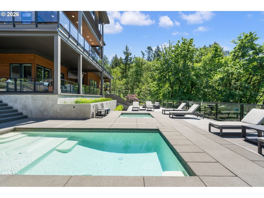 8718 NW Terraceview Ct, Portland, OR
