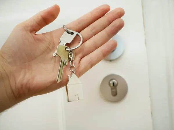 Should You Buy Before Selling Your Home