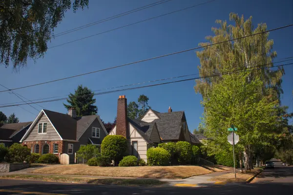 Alameda vs Irvington: Which Portland Neighborhood Fits You?