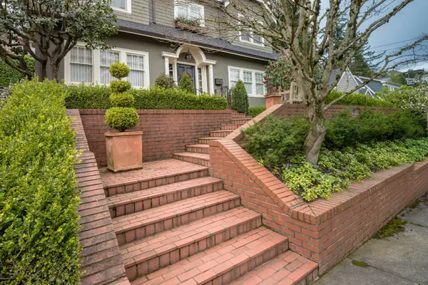 Alameda, Portland Neighborhood Guide: Walkability, Parks, and Why Relocators Love It