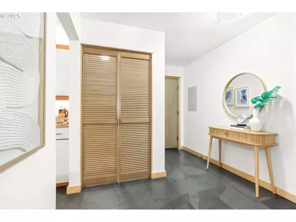 1710 S HARBOR WAY #201, Portland, OR 97201