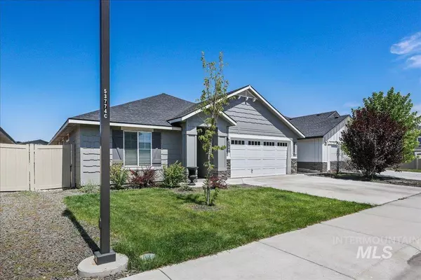 6946 W Grand Rapids Dr, Meridian, ID 83646-1585