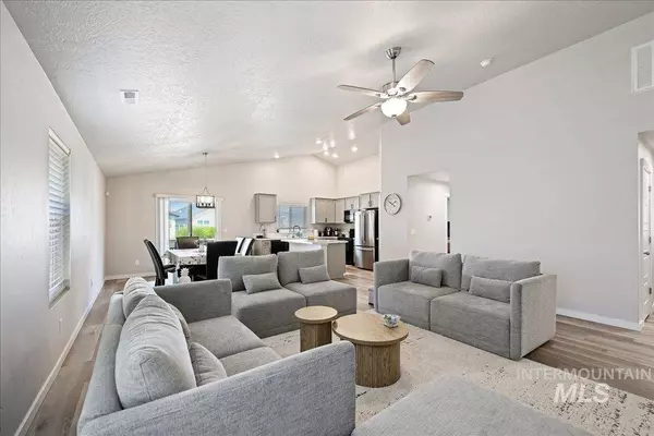 6946 W Grand Rapids Dr, Meridian, ID 83646-1585