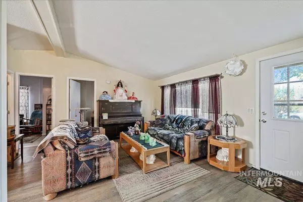 1353 Republic Ln, Emmett, ID 83617