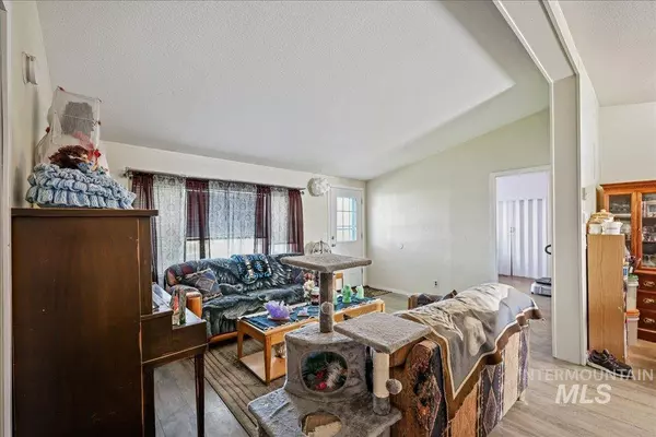 1353 Republic Ln, Emmett, ID 83617