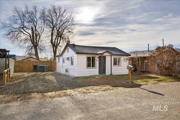 119 Holly St, Caldwell, ID 83605-3931