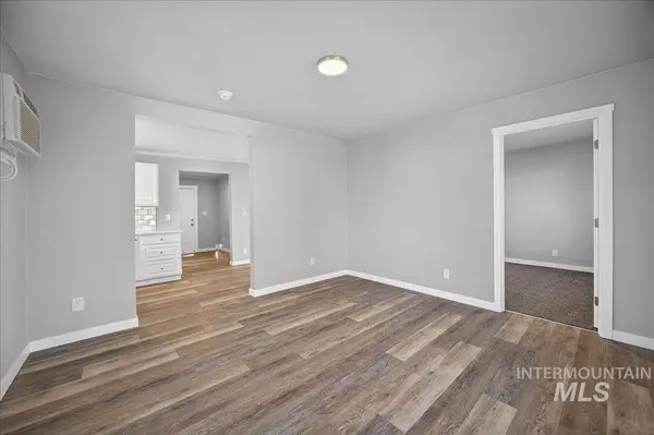 119 Holly St, Caldwell, ID 83605-3931