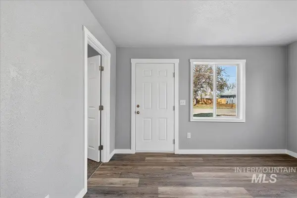 119 Holly St, Caldwell, ID 83605-3931