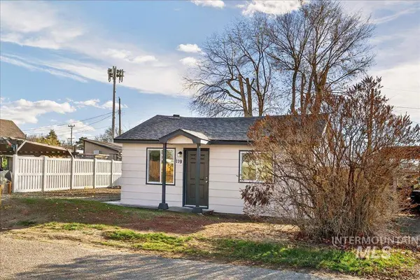 119 Holly St, Caldwell, ID 83605-3931