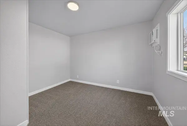 119 Holly St, Caldwell, ID 83605-3931