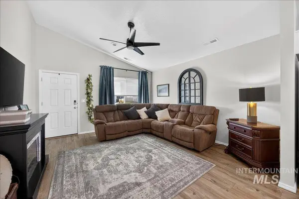 11130 W Peterborough St, Nampa, ID 83651-1010