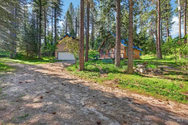5 Pump House Rd, Garden Valley, ID 83622-5059