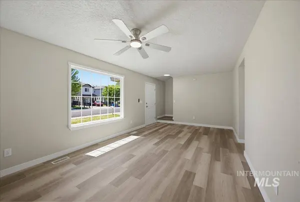 112 Barbara Dr, Middleton, ID 83644-5758