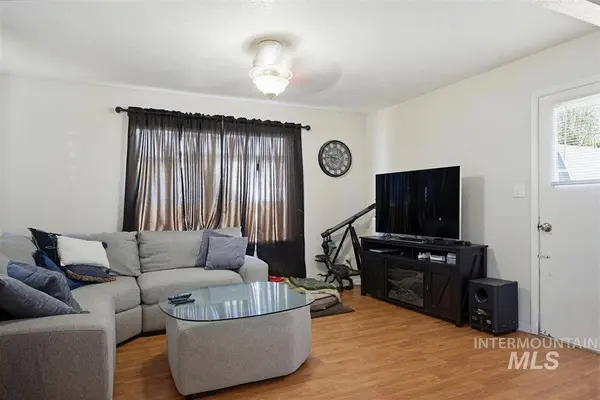 939 W Owyhee St, Kuna, ID 83634-2205