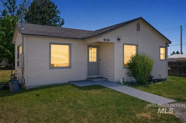 939 W Owyhee St, Kuna, ID 83634-2205