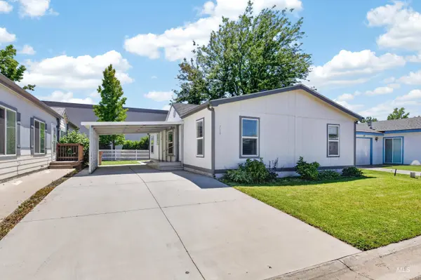 709 Liberty Ln, Emmett, ID 83617-3792