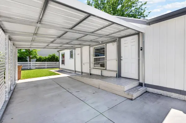 709 Liberty Ln, Emmett, ID 83617-3792