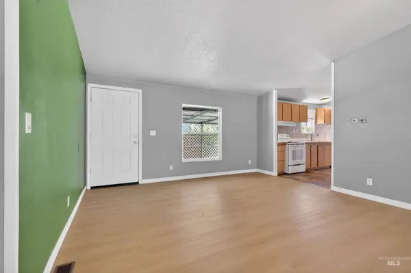 709 Liberty Ln, Emmett, ID 83617-3792