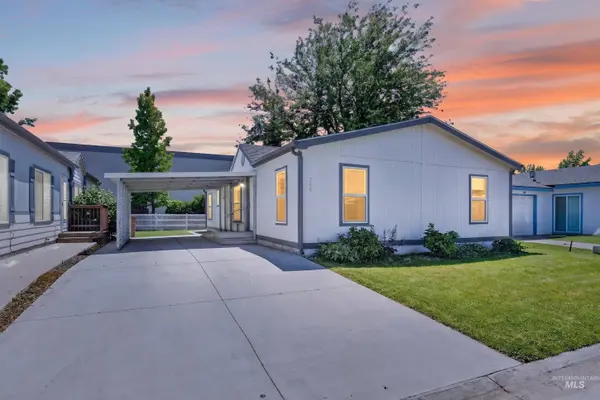 709 Liberty Ln, Emmett, ID 83617-3792