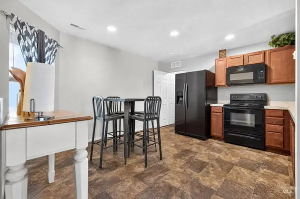 877 E Shady Ridge Dr, Kuna, ID 83634