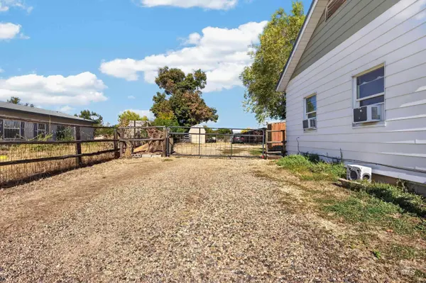 1124 W Galloway Ave, Weiser, ID 83672