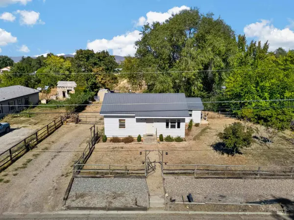 1124 W Galloway Ave, Weiser, ID 83672