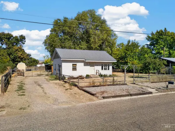 1124 W Galloway Ave, Weiser, ID 83672