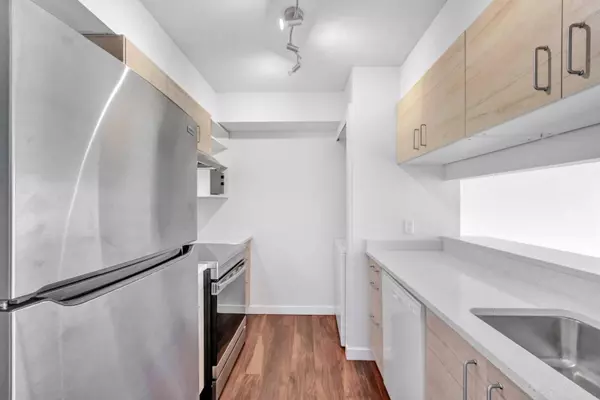 9830 Whalley BLVD #803, Surrey, BC V3T 5S7