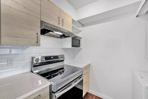 9830 Whalley BLVD #803, Surrey, BC V3T 5S7