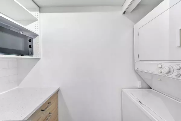 9830 Whalley BLVD #803, Surrey, BC V3T 5S7