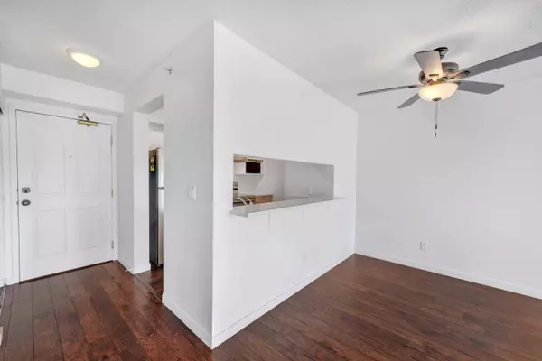 9830 Whalley BLVD #803, Surrey, BC V3T 5S7