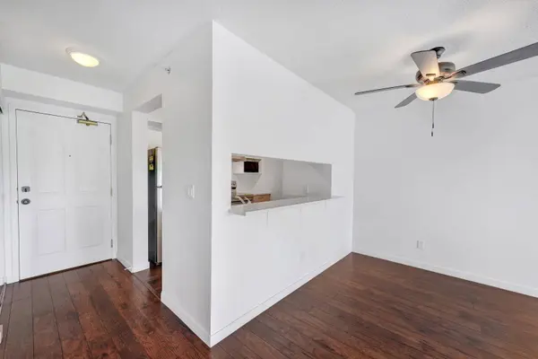 9830 Whalley BLVD #803, Surrey, BC V3T 5S7