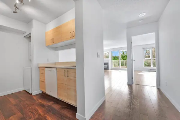 9830 Whalley BLVD #803, Surrey, BC V3T 5S7